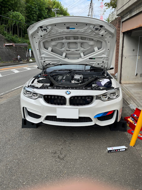 M4 クーペのBMW M4・エンジンオイル交換に関するカスタム事例の投稿画像1枚目