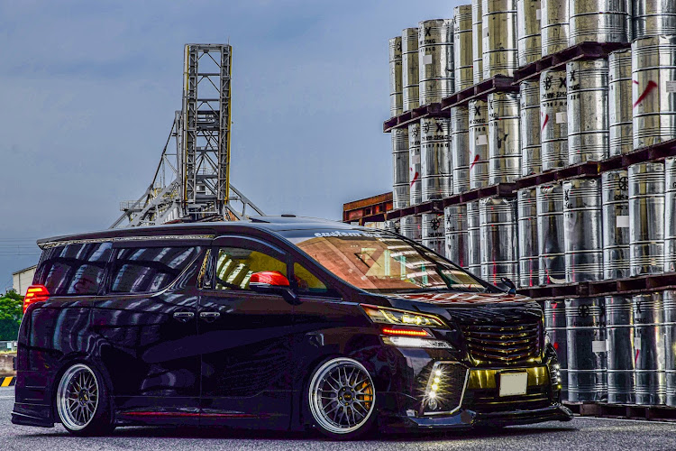 C-HRの30ヴェルファイア・ワゴニストスーパーカーニバル・ローガン🐺・御田屋🍢・港湾スポット最強⚓️に関するカスタム事例の投稿画像24枚目