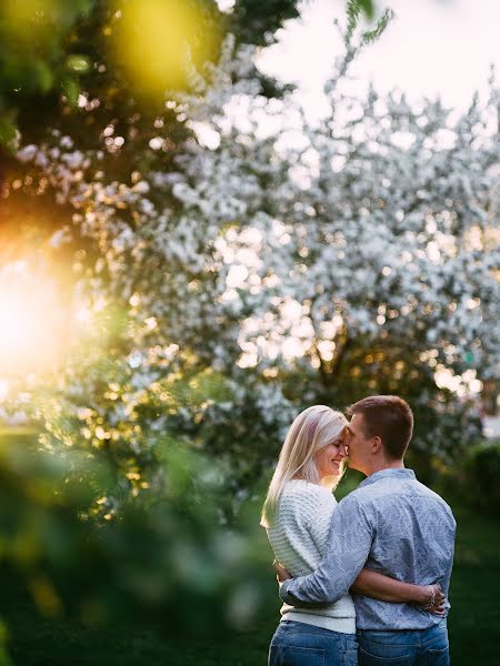 Fotógrafo de casamento Maksim Nazemcev (maxnazemtsev). Foto de 26 de maio 2015