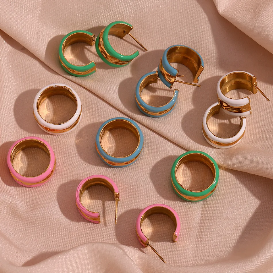 Anillo con gota de aceite y contraste de colores veraniegos con efecto de ondas de agua para lucir fresca y elegante en verano.