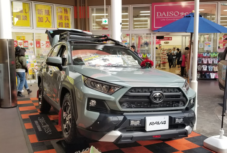 アユキチ@RAV×ACE SRM☆SPECIALさんが投稿した新型RAV4・アドベンチャー・惚れるわ！に関するカスタム事例の投稿画像1枚目