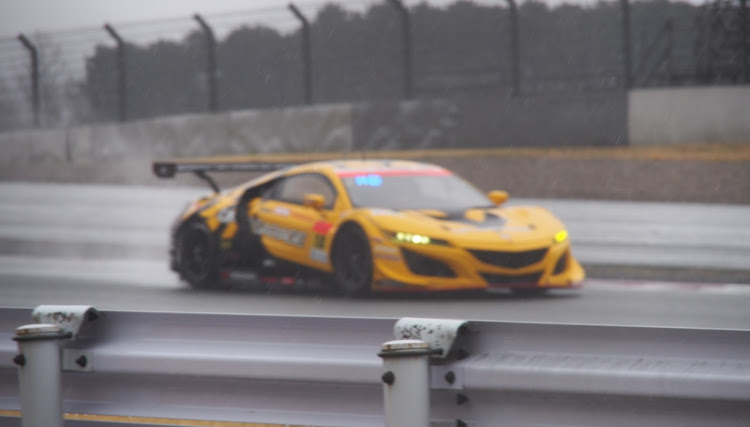 エルグランドの富士スピードウェイ・スーパーGT・公式テストに関するカスタム事例の投稿画像38枚目