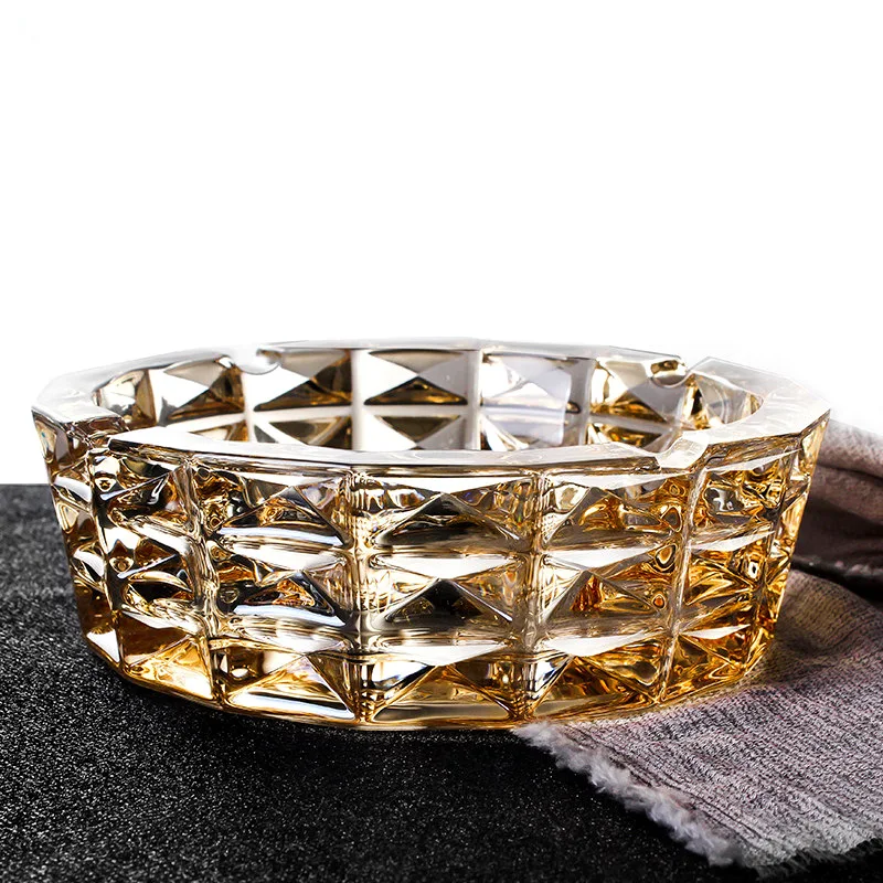 Cinzeiro de vidro cristalino com design nórdico criativo. Elegância e funcionalidade para fumantes, perfeito para casa ou área de lazer.