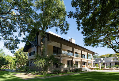 Maison avec piscine et jardin 13