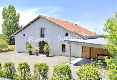 Maison avec piscine et jardin 6