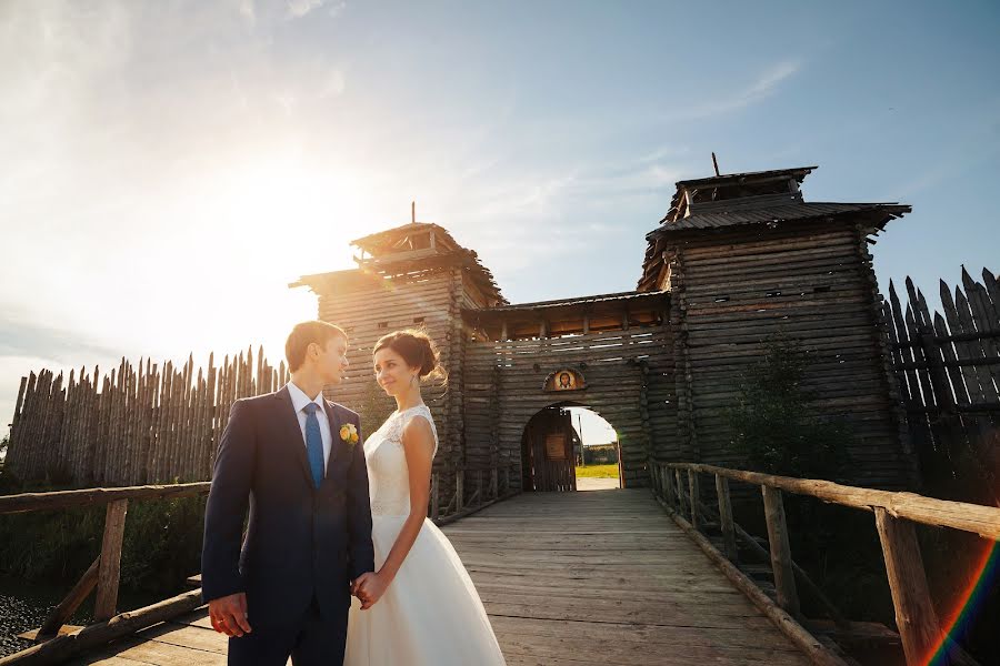 Fotógrafo de casamento Vladimir Nikonov (peregrin). Foto de 25 de outubro 2015