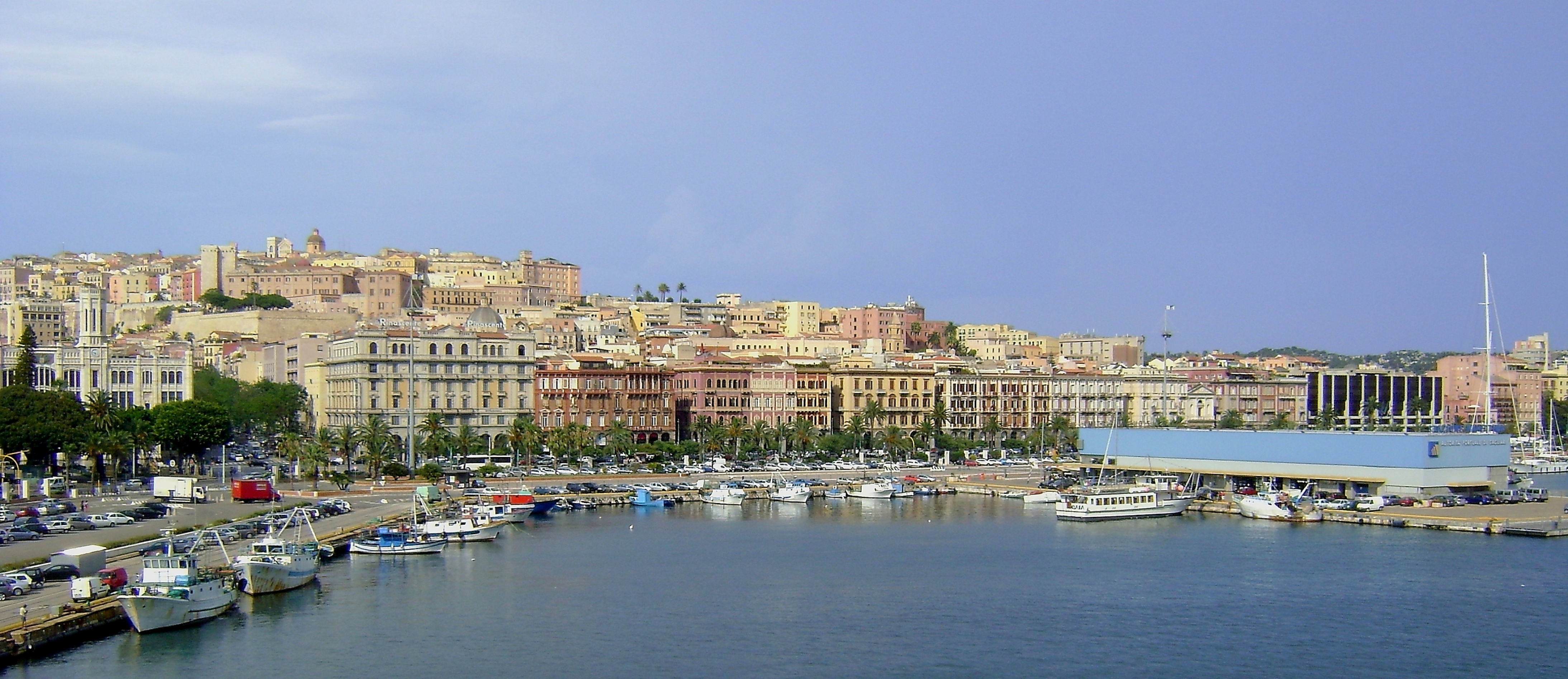 Cagliari vista dalla nave di ariosa