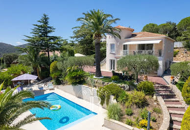 Maison avec piscine et jardin 17