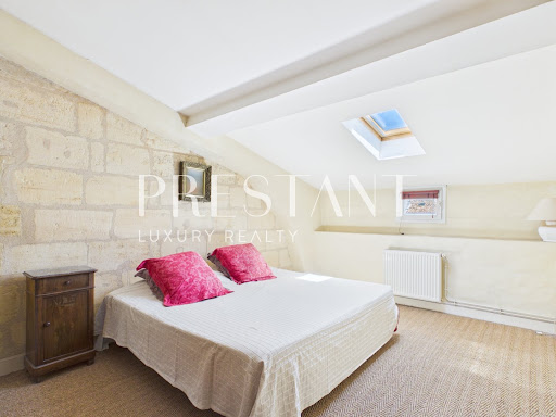 Prestige apartment / penthouse for sale in Bordeaux (33000)