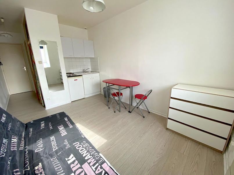 Location meublée appartement 12 pièces 16 m² à Calais (62100), 312 €