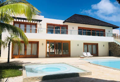 Villa with pool 4