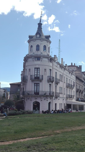 Edificio En Chaflan