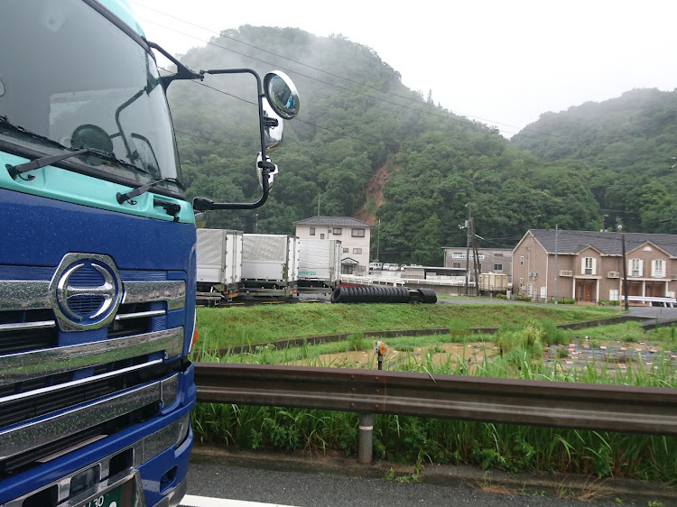 よんぱこさんが投稿した災害お見舞い申し上げます・土砂崩れ・国道2号線通行止め・仕事車に関するカスタム事例の投稿画像1枚目