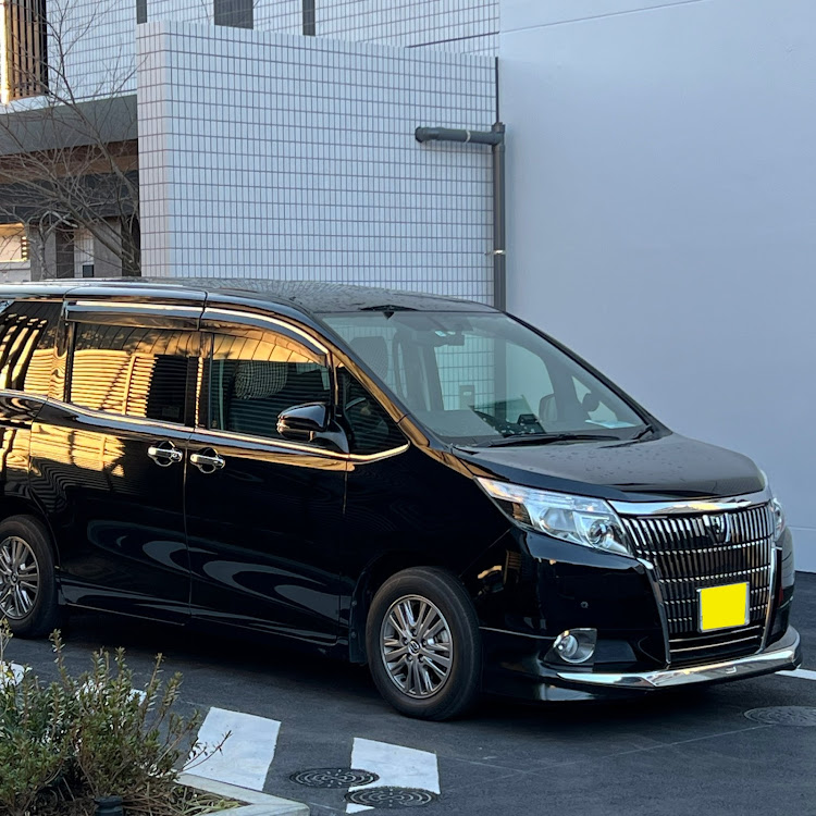 エスクァイアの駐車場位置は間違えないように・ここは来客用ではない・契約者駐車場ですに関するカスタム事例の投稿画像1枚目