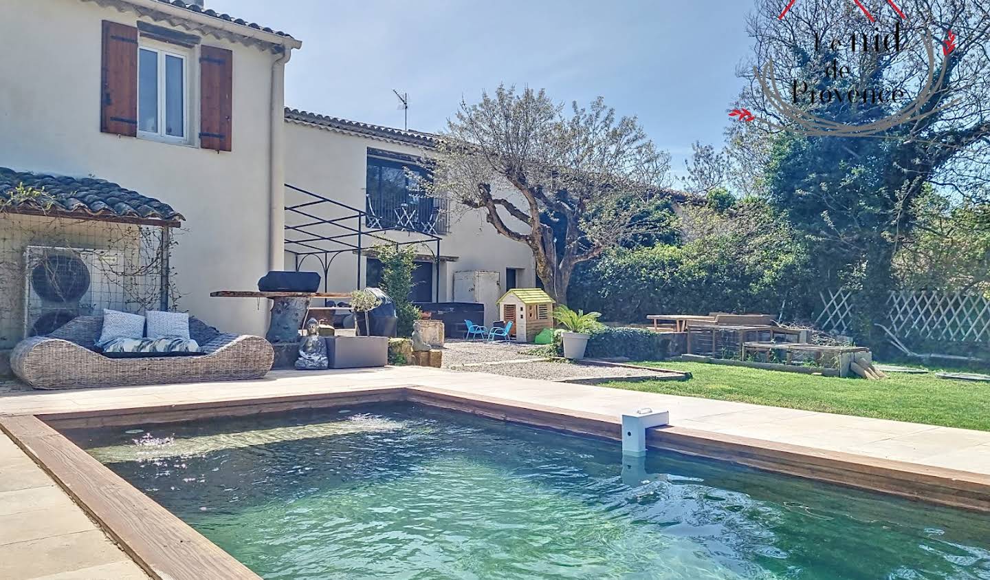 Property with pool L'Isle-sur-la-Sorgue