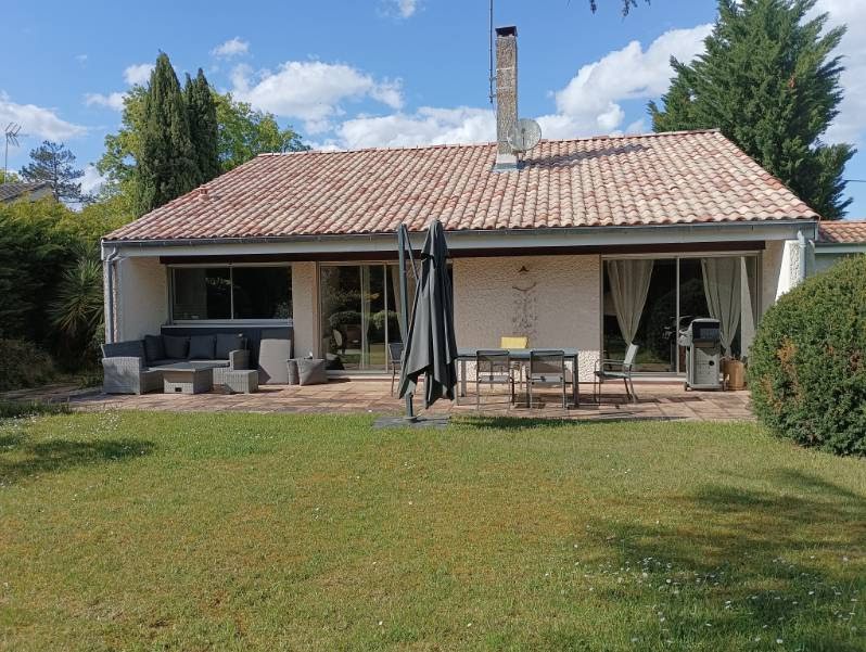 Location  maison 7 pièces 170 m² à Merignac (33700), 2 100 €