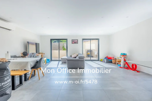 House with terrace 2