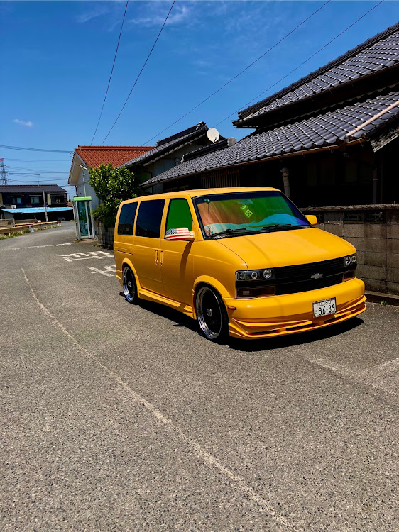 アストロのファンキーゴースト・yellow・アメ車・ドライブ・かわいい相棒に関するカスタム事例の投稿画像1枚目