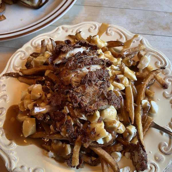 Fried chicken poutine