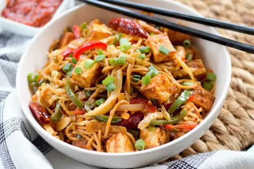 Chilli-Paneer Noodles