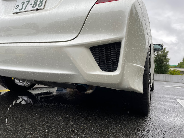 フィットのマフラー交換・車検あがりに関するカスタム事例の投稿画像2枚目