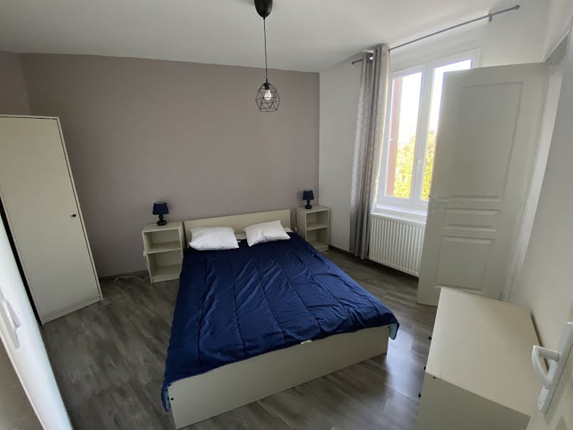 Location meublée appartement 2 pièces 30 m² à Vierzon (18100), 550 €