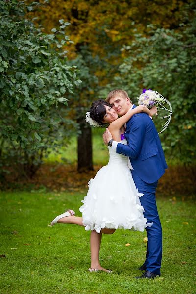 Fotógrafo de casamento Olesya Zhomer (greypearl). Foto de 2 de outubro 2013