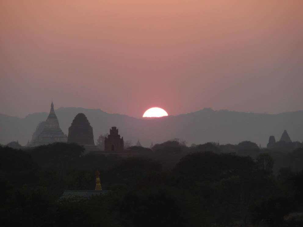 bagan - sunset viewpoint - Nyaung Lat Phet Viewing Mound 