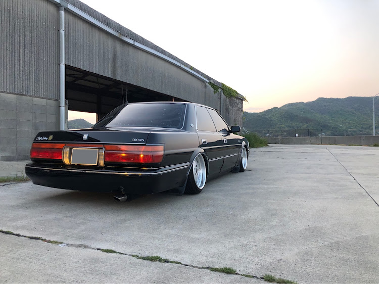 クラウンロイヤルの車高調整・ステイホーム・自粛生活・stay homeに関するカスタム事例の投稿画像1枚目