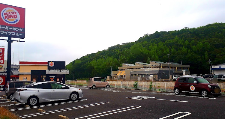 プリウスの島根県出張・バーガーキングコラボ・🍔👑car とコラボ！・朝バーガー・生憎の曇り空に関するカスタム事例の投稿画像4枚目