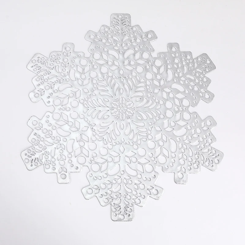 Nappe de table en PVC avec motifs flocons de neige ajourés. Isolant, anti-brûlure, résistant à la chaleur. Décoration de Noël pour la maison et les bols.