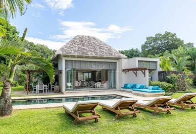 Villa with pool 4