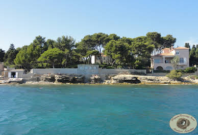 Propriété en bord de mer avec jardin 3