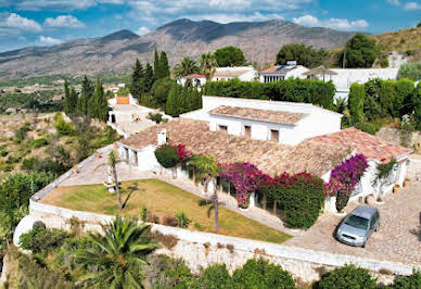 House with pool and terrace 4