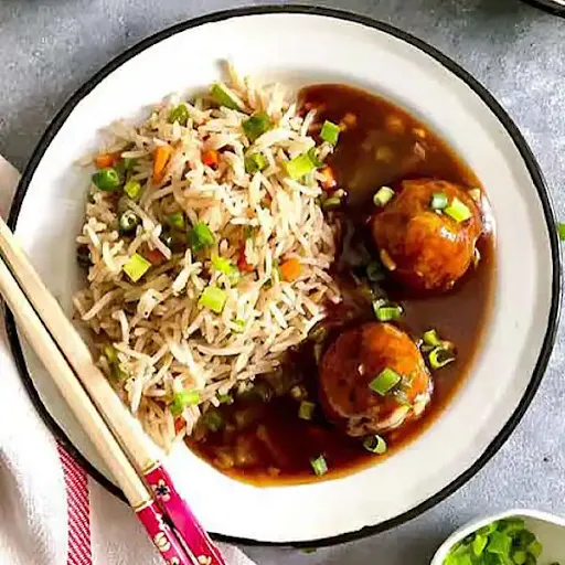 Veg Fried Rice With Manchurian