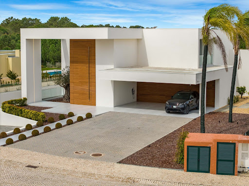 Maison contemporaine avec piscine et jardin 4