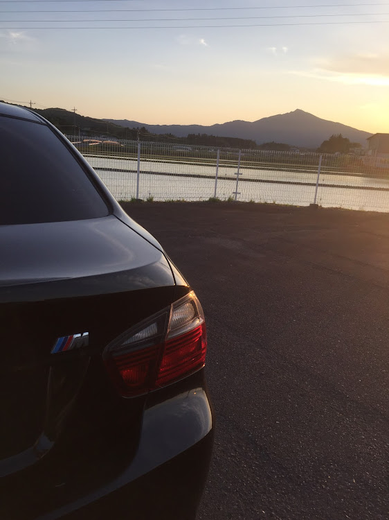 3シリーズ セダンの黒セダン・コロナウイルスに負けるな・夕日と愛車・景色がいい某駐車場・撮影むずかしいに関するカスタム事例の投稿画像2枚目