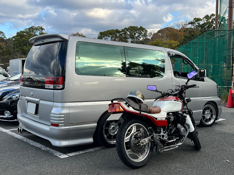 カズキさんが投稿したE50 エルグランド・CBX550Fに関するカスタム事例の投稿画像1枚目