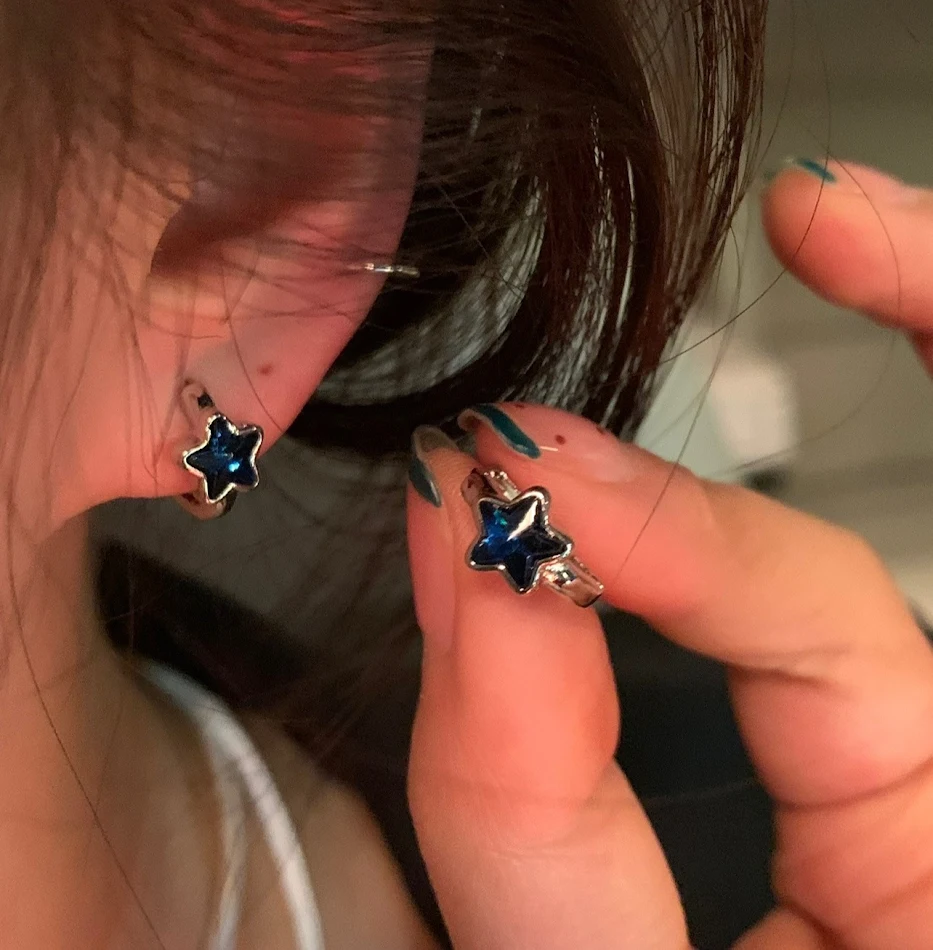 Stijlvolle parelstud oorbellen, veelzijdig en perfect voor elke outfit. Deze oorbellen voegen een vleugje elegantie en charme toe aan je look.
