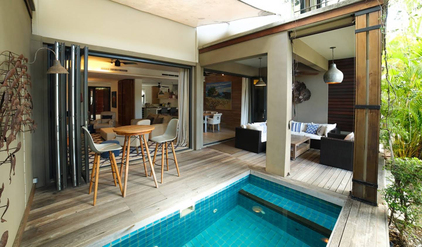 Appartement contemporain avec piscine en bord de mer Grande Riviere Noire