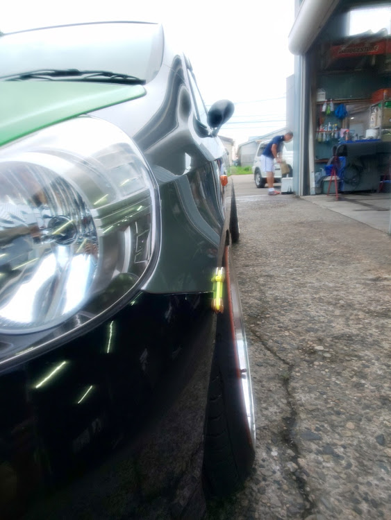 フィットの洗車・鉄粉取りたい・ホイールも洗った・ちょっとキレイになったに関するカスタム事例の投稿画像6枚目