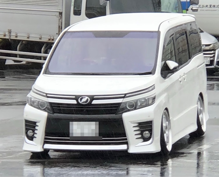 ヴォクシーのリメイク完了に関するカスタム事例の投稿画像2枚目