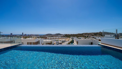 Villa with pool and terrace 4