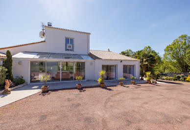 Maison avec piscine et terrasse 5