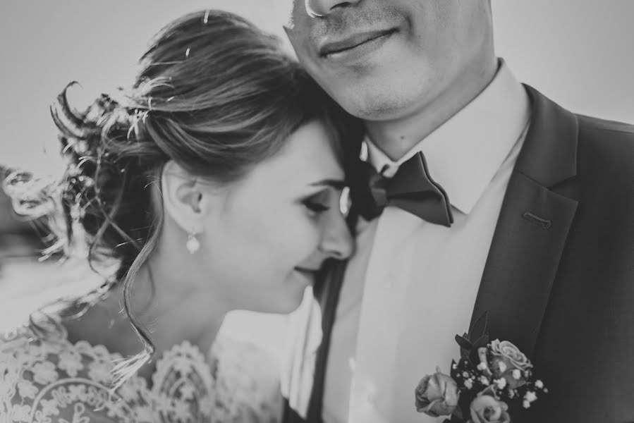 Fotógrafo de casamento Liana Mukhamedzyanova (lianamuha). Foto de 11 de setembro 2015