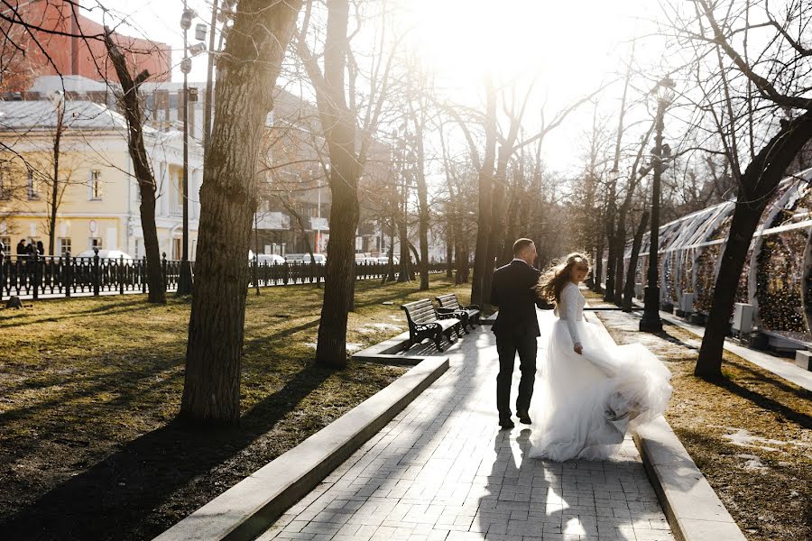 Jurufoto perkahwinan Denis Isaev (styleweddphoto). Foto pada 8 Mac 2020