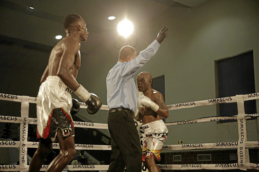 Ref David van Niewenhuizen intervenes to save visibly vanquished Thompson Mokwana, who lost the domestic lightweight strap to Ayanda Nkosi last week Sunday.