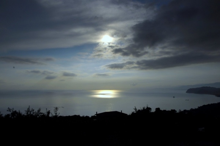 Baciati dalla luna di  cristina masoni