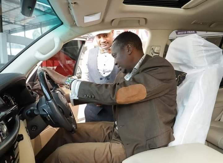 Michael Njogo Gitonga – president Uhuru Kenyatta’s look-alike receiving a car