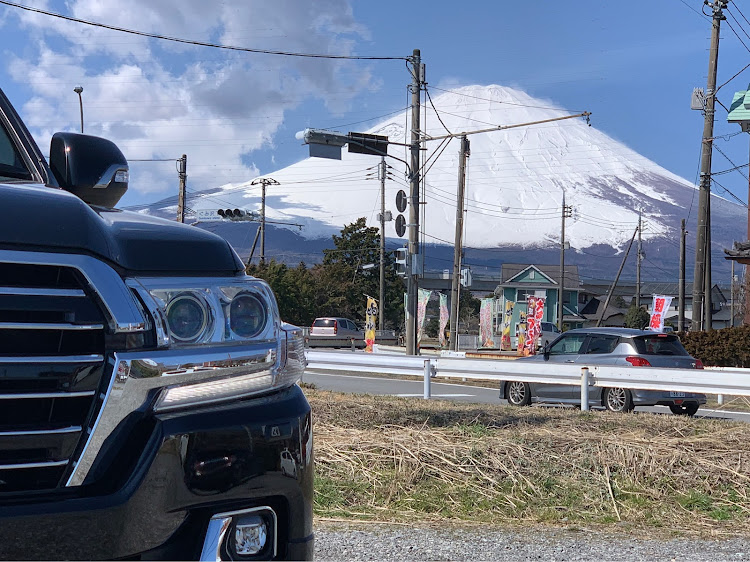 ランドクルーザーのランクル200・富士山と愛車・防犯カメラ設置に関するカスタム事例の投稿画像1枚目